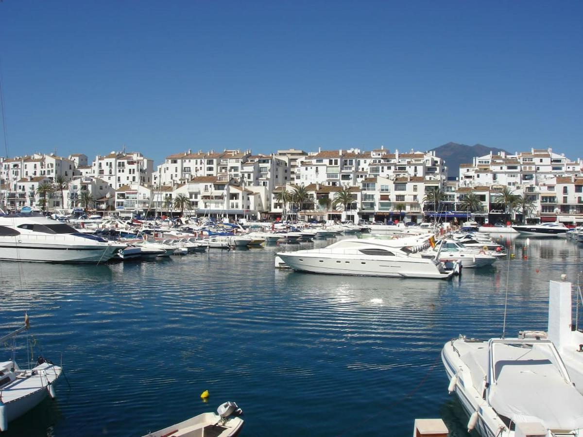 Lejlighed Stylish 2-bed Duplex Townhouse, Full Kitchen, Access To Three Pools, Minutes From Puerto Banus, By 