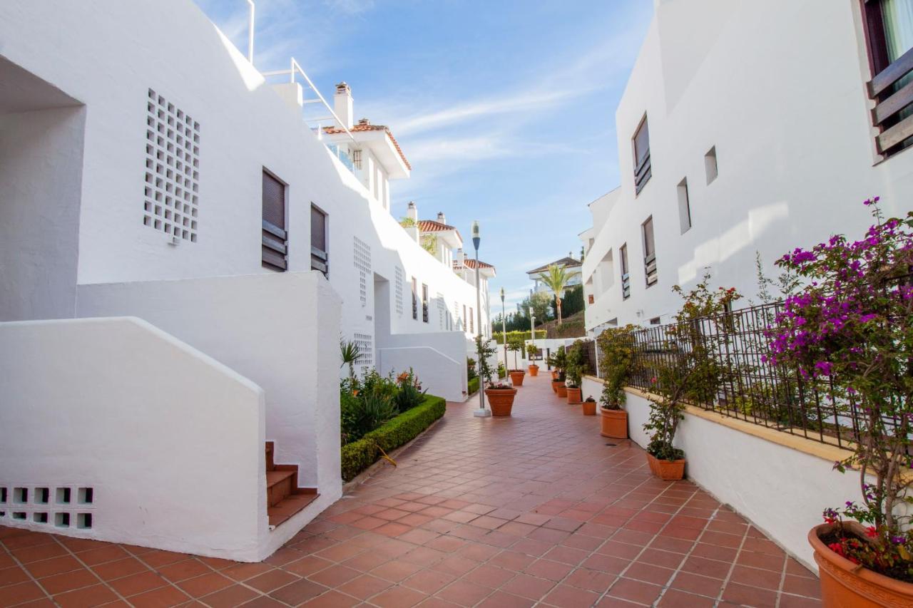 Stylish 2-bed Duplex Townhouse, Full Kitchen, Access To Three Pools, Minutes From Puerto Banus, By 