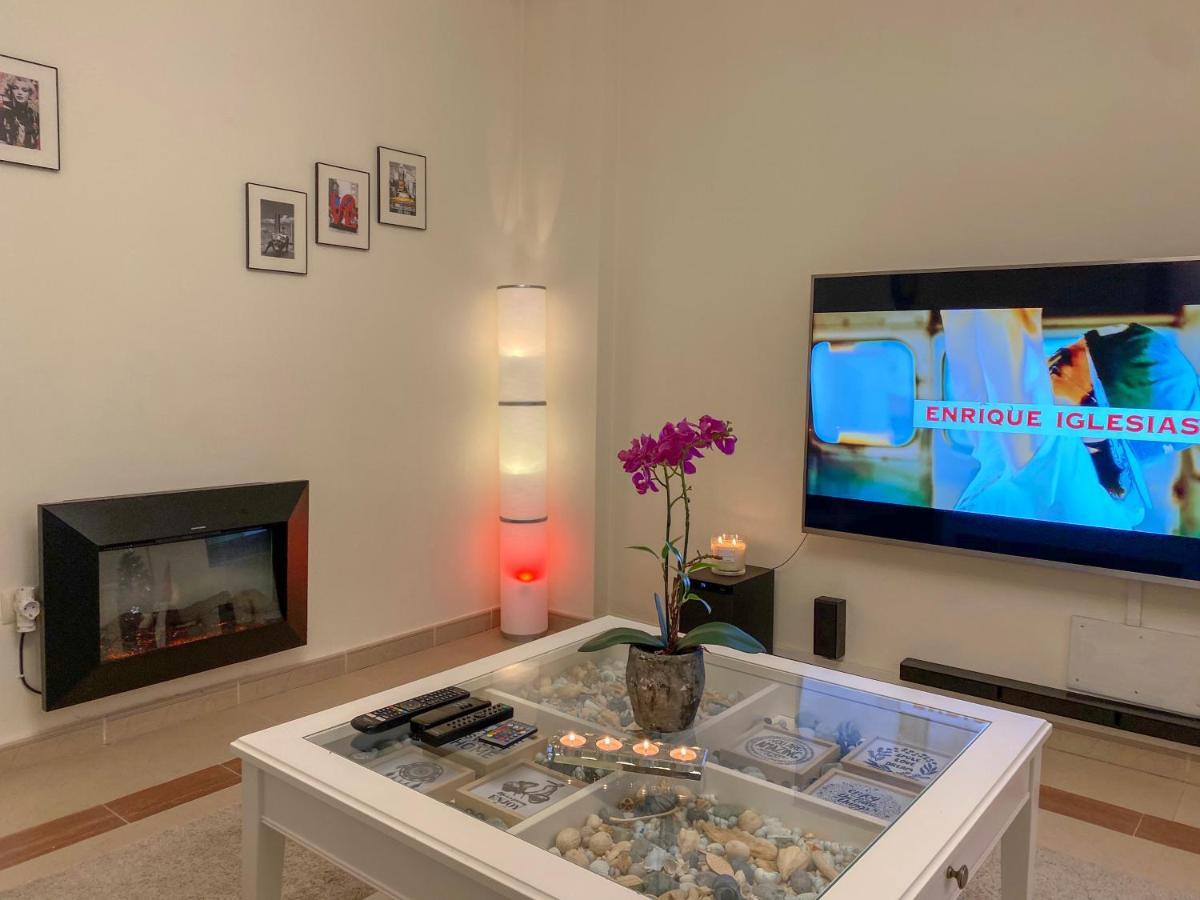 Stylish 2-bed Duplex Townhouse, Full Kitchen, Access To Three Pools, Minutes From Puerto Banus, By 